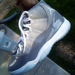Jordans 11 retro cool grey